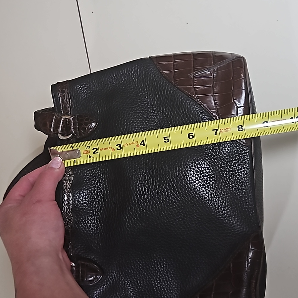 Brighton Vintage Leather Shoulder Bag - Picture 14 of 17